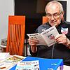 Wandelndes Archiv: Heinz Knobloch, seit 1992 Ehrenmitglied des VfB Waldshut, hat viele Erinnerungen an sein Sportleben gesammelt.