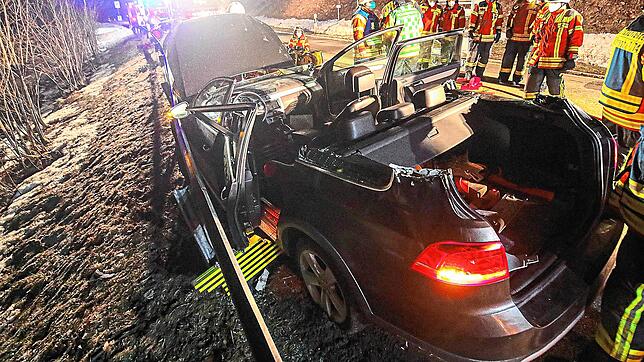 Bei einem Verkehrsunfall zwischen Hammereisenbach und Vöhrenbach ist am Mittwochabend ein Autofahrer schwer verletzt worden. Er wich ...