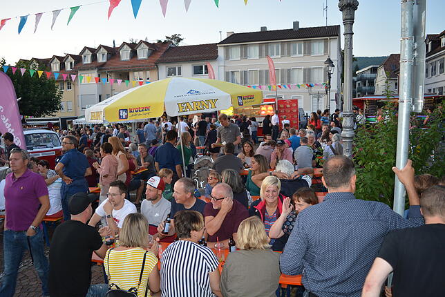 Bild 3: Bilder vom Markdorfer &bdquo;Street-Food-Markt&ldquo; auf dem Marktplatz am Sonntag