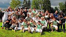 Meisterlicher Jubel bei den Spielern der DJK Villingen. Einen Spieltag vor Saisonende sicherte sich die Mannschaft den Titel in der ...