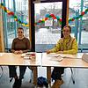 In Steißlingen wird gewählt: Im Wahllokal in der Mensa der Gemeinschaftsschule sorgen die Wahlhelfer Jürgen Garschke, Alena Jäger und ...