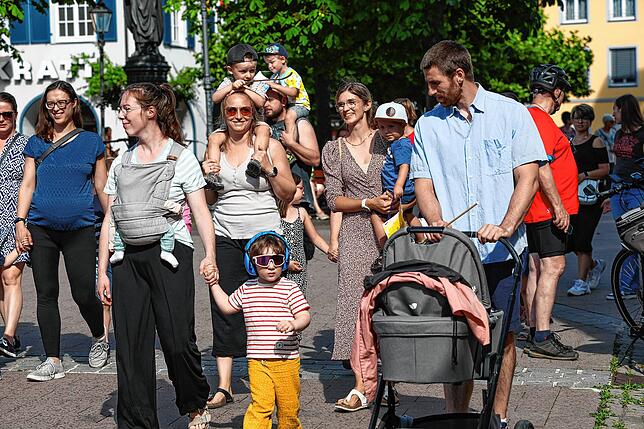 Bild 13: Hausherrenprozession der Kindergärten