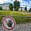 Seit Jahren ist das ehemalige Schwesternwohnheim Geschichte. Auf der Fläche neben dem Krankenhaus soll das neu Pflegeheim gebaut werden.