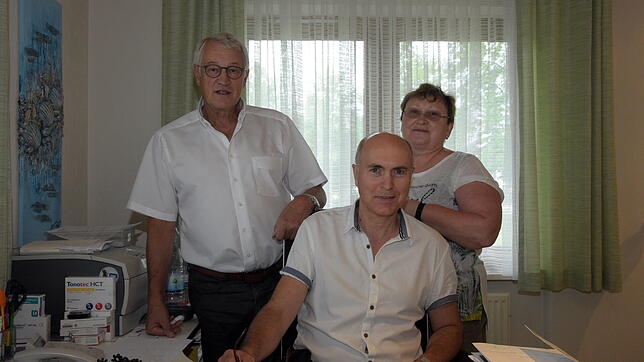 Winfried Bull, Waldemar Ehret und Irina Drobach (von links) in den Praxisräumen in Höchenschwand.