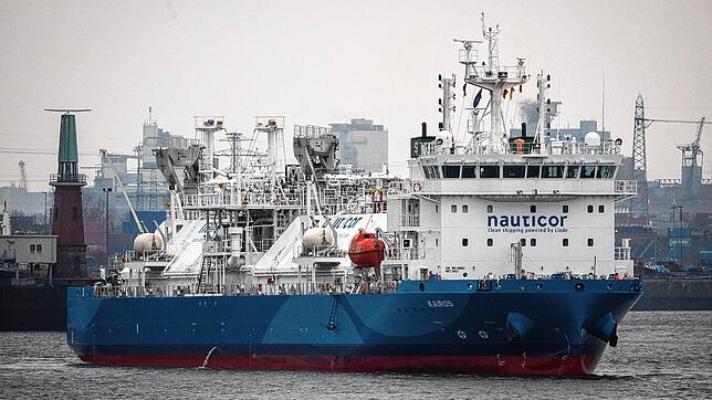 Das LNG-Bunker-Schiff &bdquo;Kairos&ldquo; läuft den Hafen von Hamburg an.