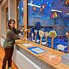 Monika Dannenberger arbeitet als Quereinsteigerin an der Grundschule Hotzenwald in Rickenbach (Landkreis Waldshut). Die Fensterbilder ...