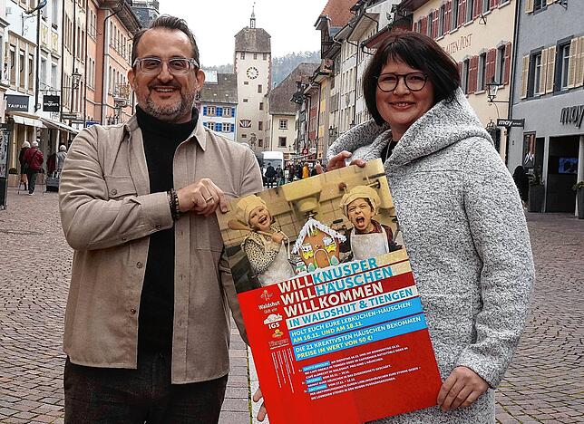 Für kreative Kinder: Thomas Wartner (Werbe- und Förderungskreis Waldshut) und Nikola Kögel (Aktionsgemeinschaft Tiengen) freuen sich auf ...