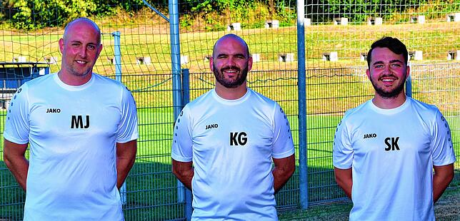 Das Trainer-Team des FC Erzingen: Klaus Gallmann (Mitte) mit seinen Assistenten Michael Jauch (links) und Sylvio Kech.