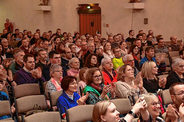 Mehrere hundert Besucher verfolgten die Präsentation der Villinger Fasnet-CD „Fasnet unff de Gass“ im Franziskaner Konzerthaus.
