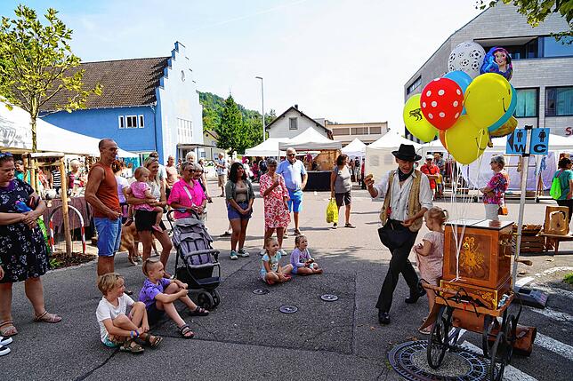 Bild 27: Bunte Vielfalt auf dem Marktplatz