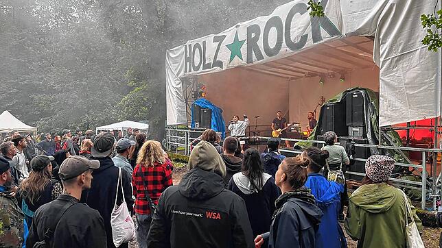 Hip-Hop, Punk und Rave – in diesem Jahr standen beim Holzrock-Open-Air in Schopfheim wieder zahlreiche internationale Bands auf der ...