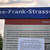 Neues Schild: Statt Lettow-Vorbeck- jetzt Anne-Frank-Straße. Bild: MB