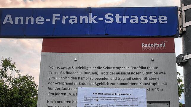 Neues Schild: Statt Lettow-Vorbeck- jetzt Anne-Frank-Straße. Bild: MB