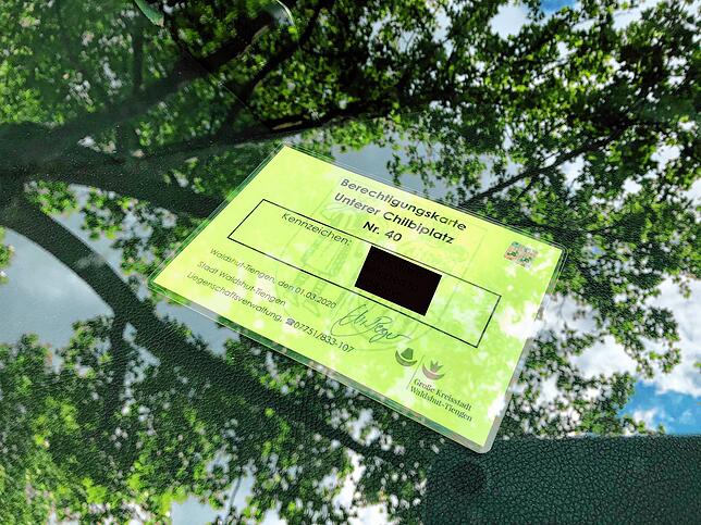 Montags bis freitags zwischen 6 und 14 Uhr kann auf dem unteren Chilbiplatz nur mit einem solchen Berechtigungsausweis geparkt werden. ...