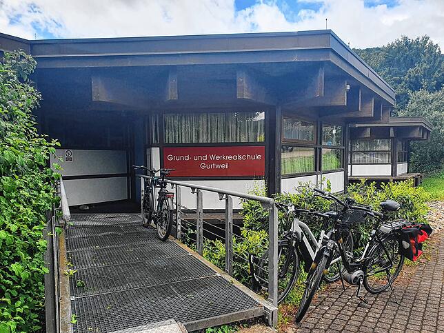 Der Eingang zur Grund- und Werkrealschule Gurtweil. Die städtische Einrichtung besteht bislang aus zwei Gebäuden und soll um einen ...