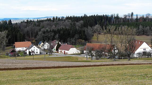 Der Weiler Drei Lärchen, der zusammen mit den Häusern auf dem Wartenberg die ehemalige selbstständige Gemeinde Wartenberg bildete, ist ...