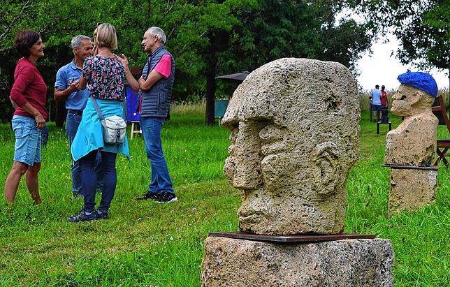 Kunst auf der grünen Wiese gehört seit Corona ebenso zum Veranstaltungskonzept des Stadtmarketings wie die Musik und Kleinkunst in der ...