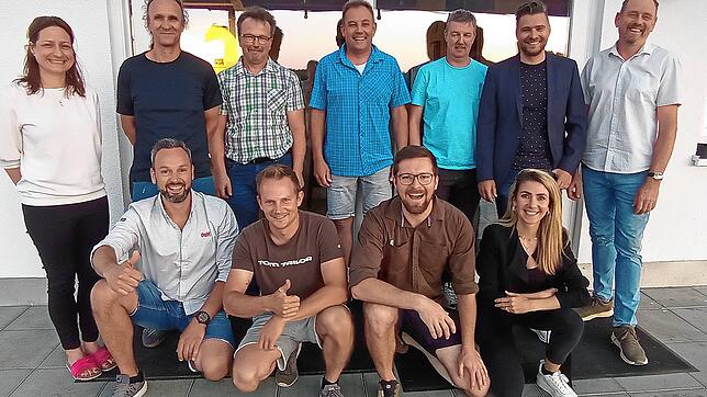 Die neue Vorstandschaft des Gewerbevereins Herdwangen-Schönach: (vordere Reihe, von links): Michael Möhrle, Lukas Kaupp, Johannes Knott, ...