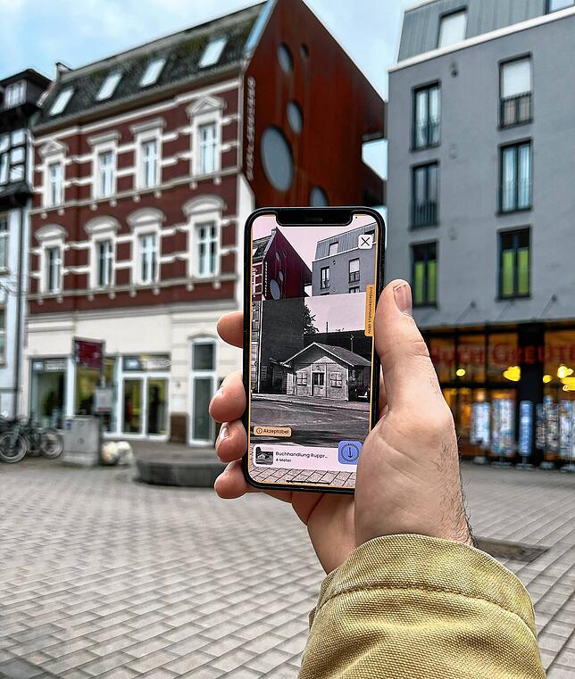 Mit der Zeigmal-App, die in Radolfzell getestet wurde, kann ein Blick in die Vergangenheit geworfen werden.