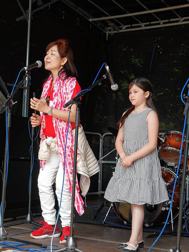 Kinder- und Opernstimme in Harmonie: Jinsook Go und Melissa Meyer.
