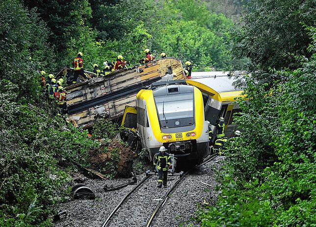 Bild 1: Bilder zeigen das ganze Ausmaß des tödlichen Zugunglücks im Kreis Biberach