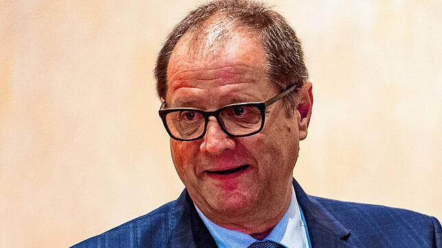 Oberbürgermeister Jürgen Roth erklärt die Schließung des Einzelhandels in VS wegen der Corona-Krise.