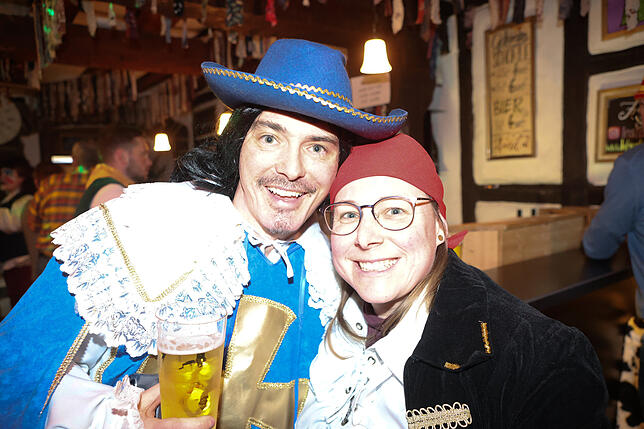 Bild 8: Konstanzer Straßenfasnacht 2025: Die Stimmung ist auch am Fasnachtsfreitag super