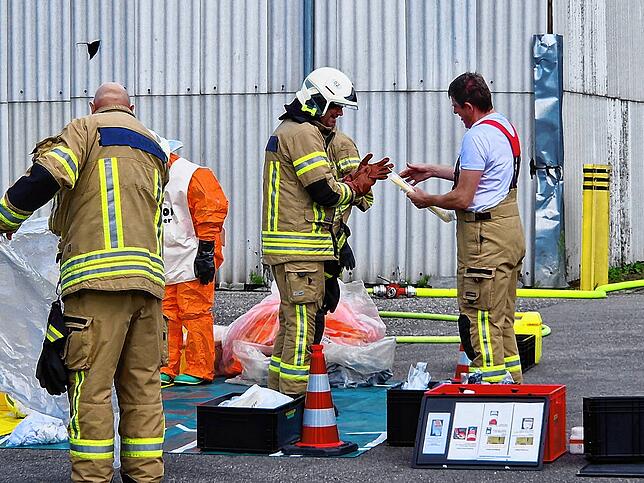 Bild 11: Gefahrgutunfall in Dogern: Feuerwehr-Großeinsatz im Industriegebiet – alle Bilder vom Einsatz