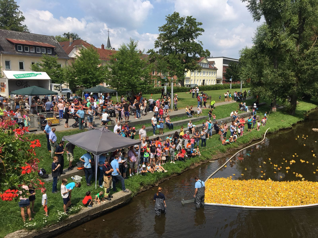 Villingen, Brigachbrücke am Inselparkhaus, Sa, 6.7., 11.30 Uhr: Das 19. Entenrennen des Serviceclubs Round Table in ...