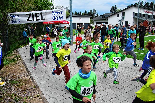 Bild 10: Bilder und Eindrücke vom 15. Sport Weiß-Lauf in Königsfeld: Ein unvergessliches Event