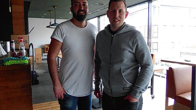Hasan Sakiz (links) und Simon Sanli sind die neuen Pächter der Café-Gastronomie im ersten Obergeschoss des Proma. Sie wollen im April ...