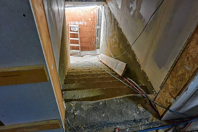 Andenken: Vom alten Kindergarten sind nur noch einige Kellerwände und diese Treppe geblieben.