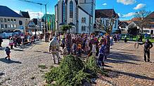 Kurz nach 14 Uhr liegt der Narrenbaum am Boden, das Ende der Fasnet 2024 ist eingeläutet. Viele Fasnetfans verfolgten bei schönstem ...