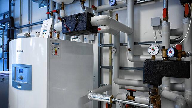 Eine Wärmepumpe: Wer einen Förderbescheid erhalten hat, hat bis zu drei Jahre Zeit, die neue Heizung einbauen zu lassen.