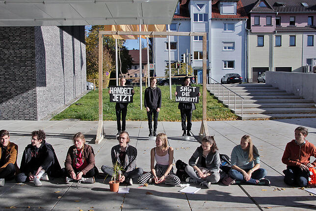 Bild 5: Bilder vom Klimaprotest vor der Gemeinderatssitzung in der Schwenninger Neckarhalle
