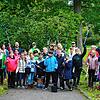 Die Klasse 4a der Grundschule Stockach macht den Anfang: Dreimal pro Woche wird im Stadtgarten Müll gesammelt. Schulleiterin Sonja ...