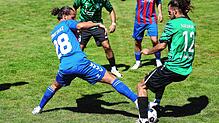 Das Derby zwischen Verbandsliga-Absteiger SC Konstanz-Wollmatingen (Riccardo Pati, links) und dem VfR Stockach (Yusuf Karaman) endete ...