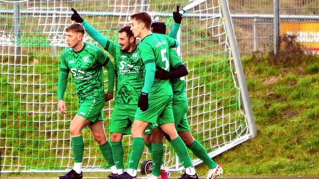 Der TSV Aach-Linz hat sich im Spitzenspiel gegen Verfolger BC Konstanz-Egg mit 3:1 durchgesetzt. Entsprechend groß der Jubel beim ...