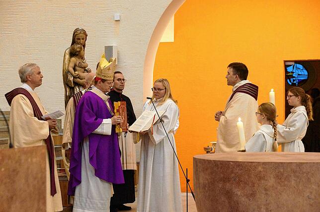Bild 22: Die schönsten Bilder der Feier der Altarweihe in der Kirche St. Oswald in Stockach (Teil 1)