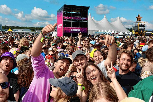 Bild 1: Alle Bilder vom Southside-Auftritt von Sängerin Paula Hartmann
