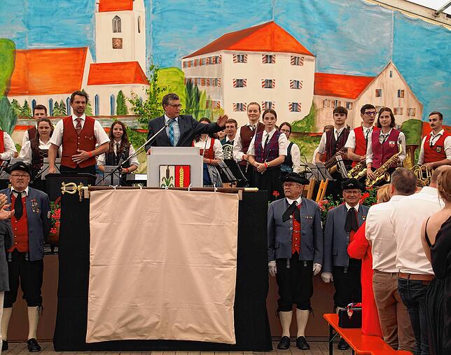 Egon Wohlhüter begrüßte die zahlreichen Ehrengäste.