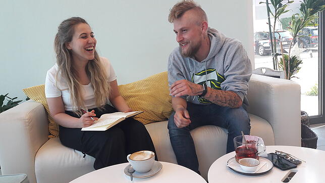 Jesse Aaron Enderle erzählt Angelina Sortino, warum er nach zwei Jahren mit der Schauspielere aufgehört hat.