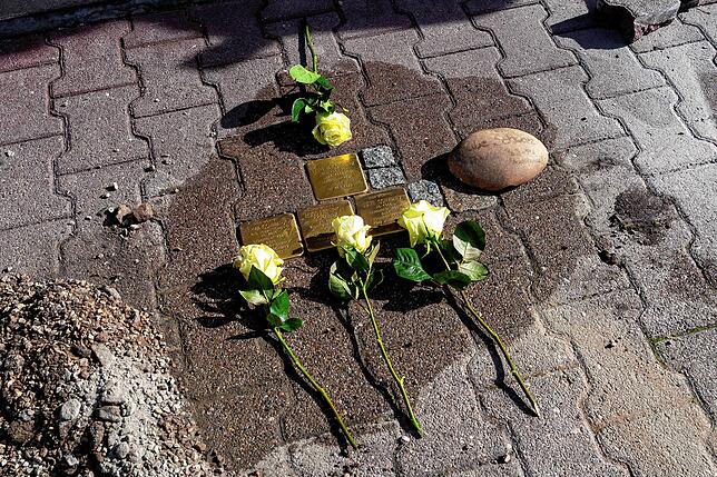 Bild 15: Nun liegen sie auch in VS: Die ersten 18 Stolpersteine zum Gedenken an Villinger Juden sind am Mittwoch verlegt worden