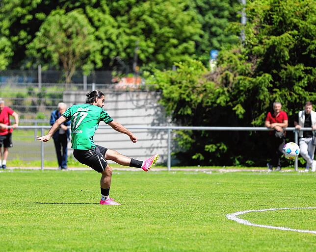 Bild 15: Vor Meisterfeier: Türk. SV Singen und VfR Stockach trennen sich 1:1. Wir haben die besten Bilder.