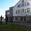 Das Stockacher Krankenhaus im Herbstlicht. Neben der Corona-Pandemie beschäftigen noch viele andere Themen die Verantwortlichen.