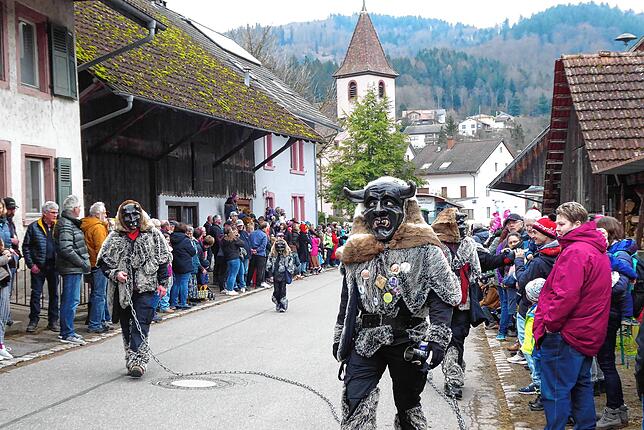 Bild 11: In Hasel feiern die Narren fröhlich Buurefasnacht