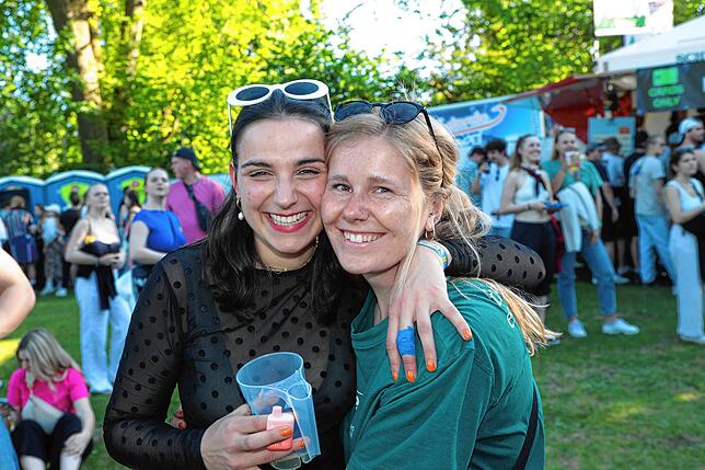 Bild 11: Im Stadion wird am zweiten Tag des Campus-Festivals nochmals aufgedreht