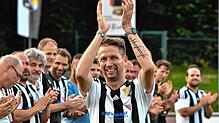 Abschied mit Applaus: Der im Herbst beim SV 08 Laufenburg ausgeschiedene Christoph Mathis wurde gebührend verabschiedet. Beifall gab es ...