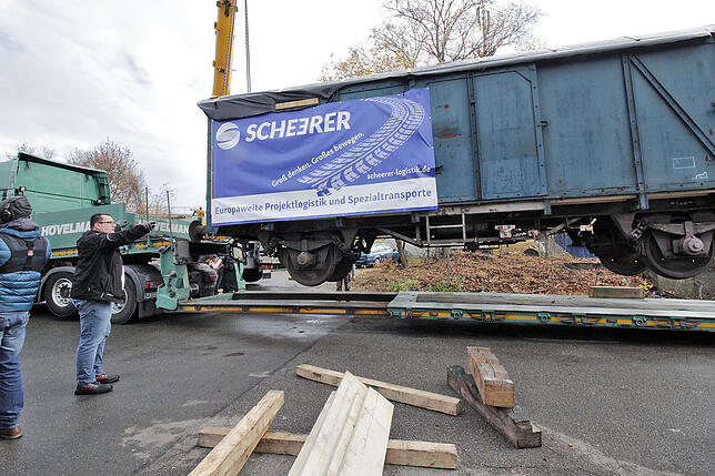 Bild 28: Bilder vom Waggon-Transport von Villingen nach Lenzkirch-Gutachbrücke