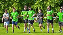 Trainingsauftakt beim Verbandsliga-Aufsteiger. Die Donaueschinger Spieler haben offensichtlich Spaß bei der ersten Einheit.
